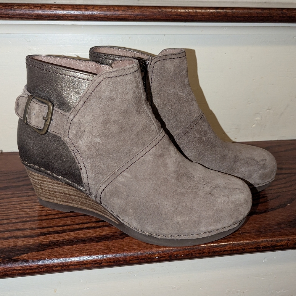 Dansko Shirley Wedge Booties Size 37